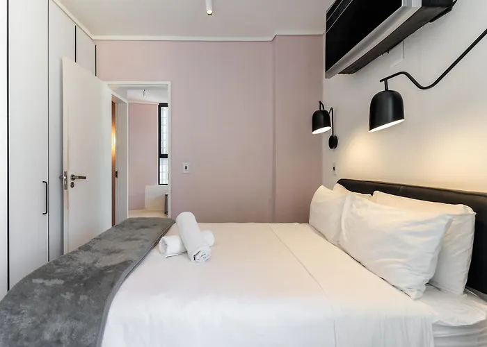 Flamingo 603: Sea Point Aprt With Mountain Views
