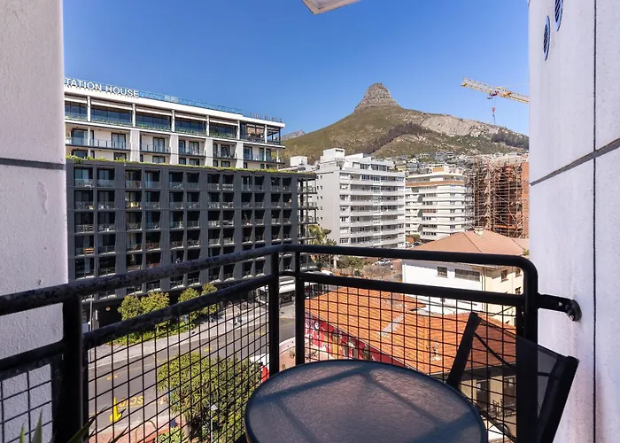 Flamingo 603: Sea Point Aprt With Mountain Views