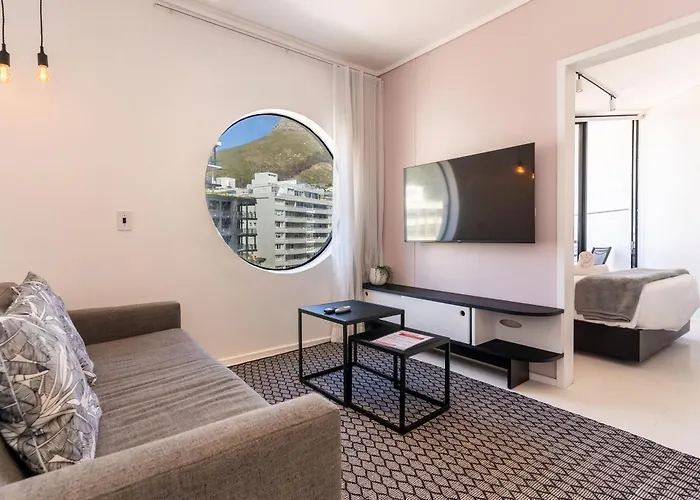 Flamingo 603: Sea Point Aprt With Mountain Views