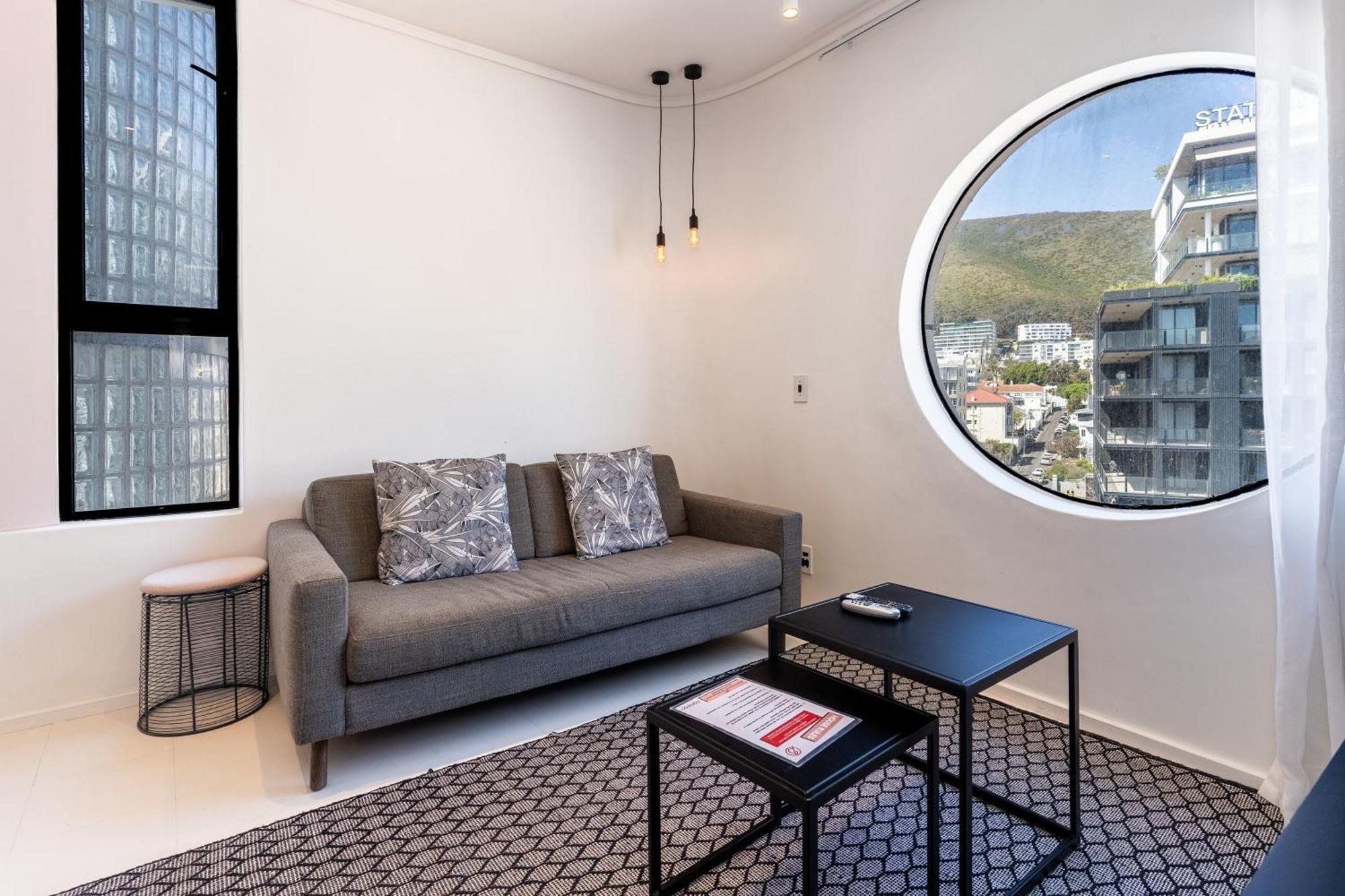 Flamingo 603: Sea Point Aprt With Mountain Views *